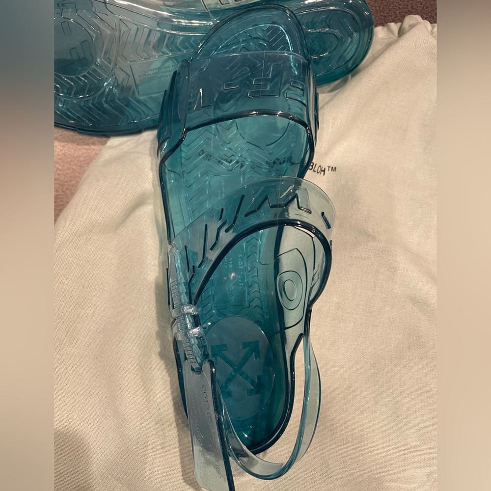 Off-white size 10 turquoise jelly sandals new never worn w dust bag